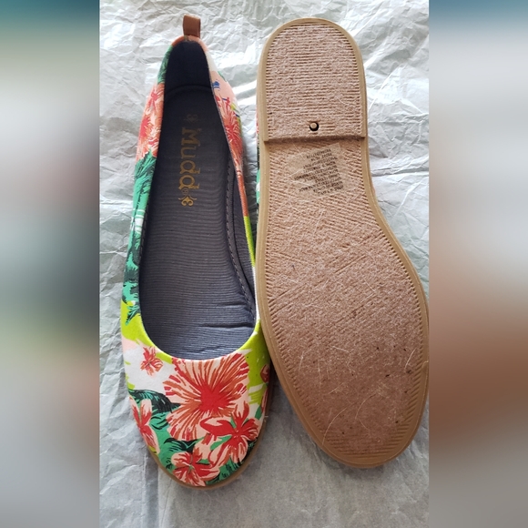 NWOT - Mudd Classic Slip On Ballet Flats Size 9 M Flower Print Fabric Hawaiian - Picture 4 of 5